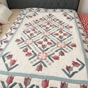 Vintage Handmade Patchwork Quilt Tulip Star Pattern Quilt 79x59